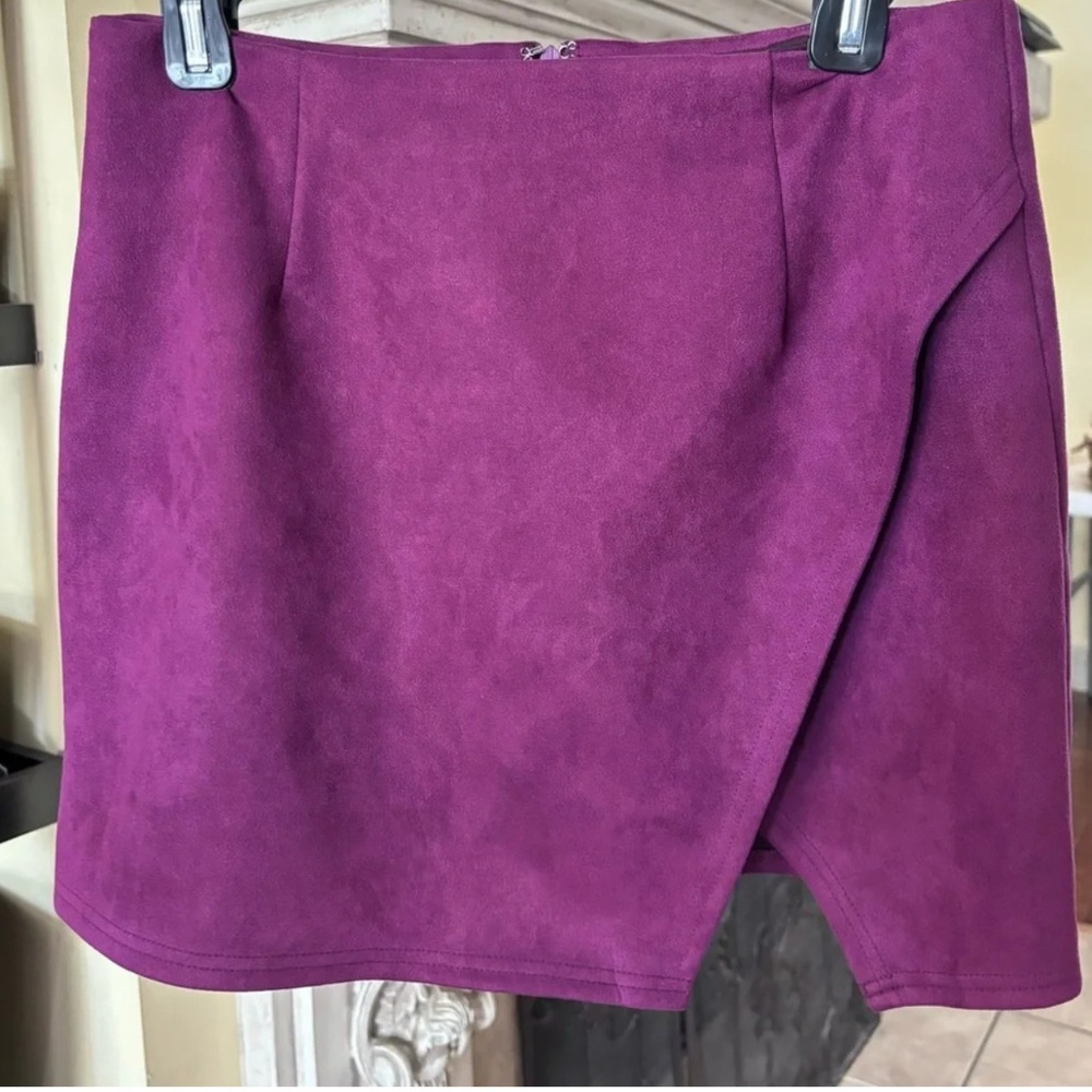 Sadie & Sage Plum Purple Suede Like, Side Slit Mini Skirt, Medium